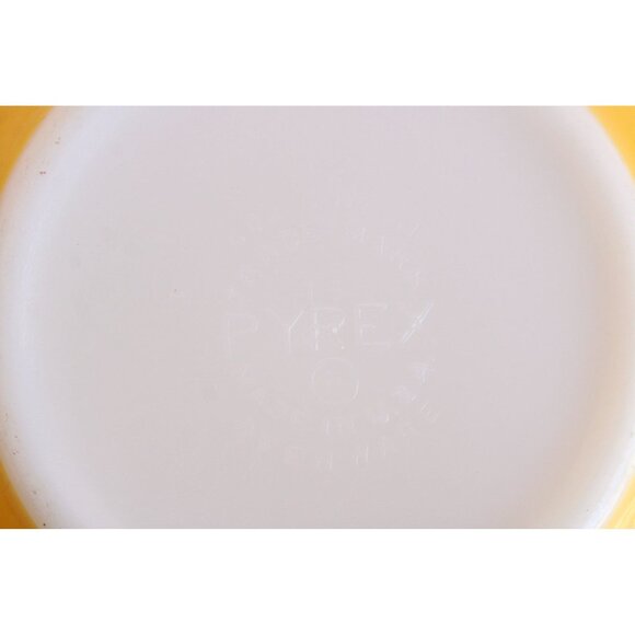 Vintage 1960s 1970s Pyrex #402 Yellow Daisy Mixing Bowl,1.5 Quart Retro Kitchen - Picture 10 of 10